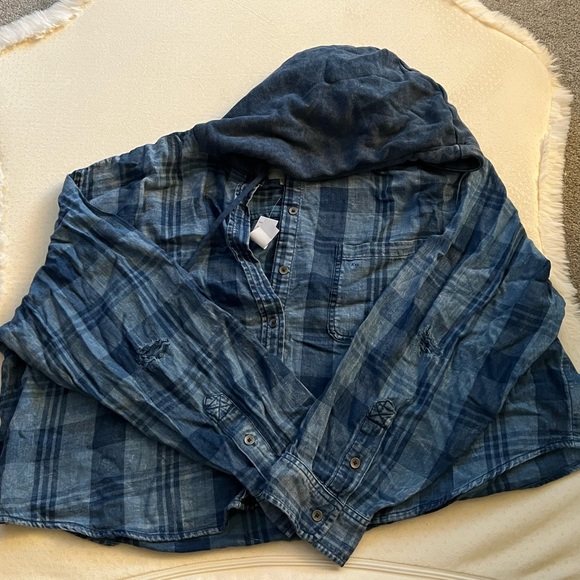 NWT AE Cropped Hooded Flannel Shirt - Picture 1 of 5